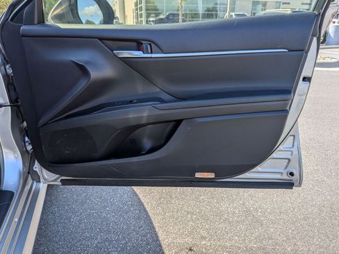 Used 2018 Toyota Camry LE FWD image 33