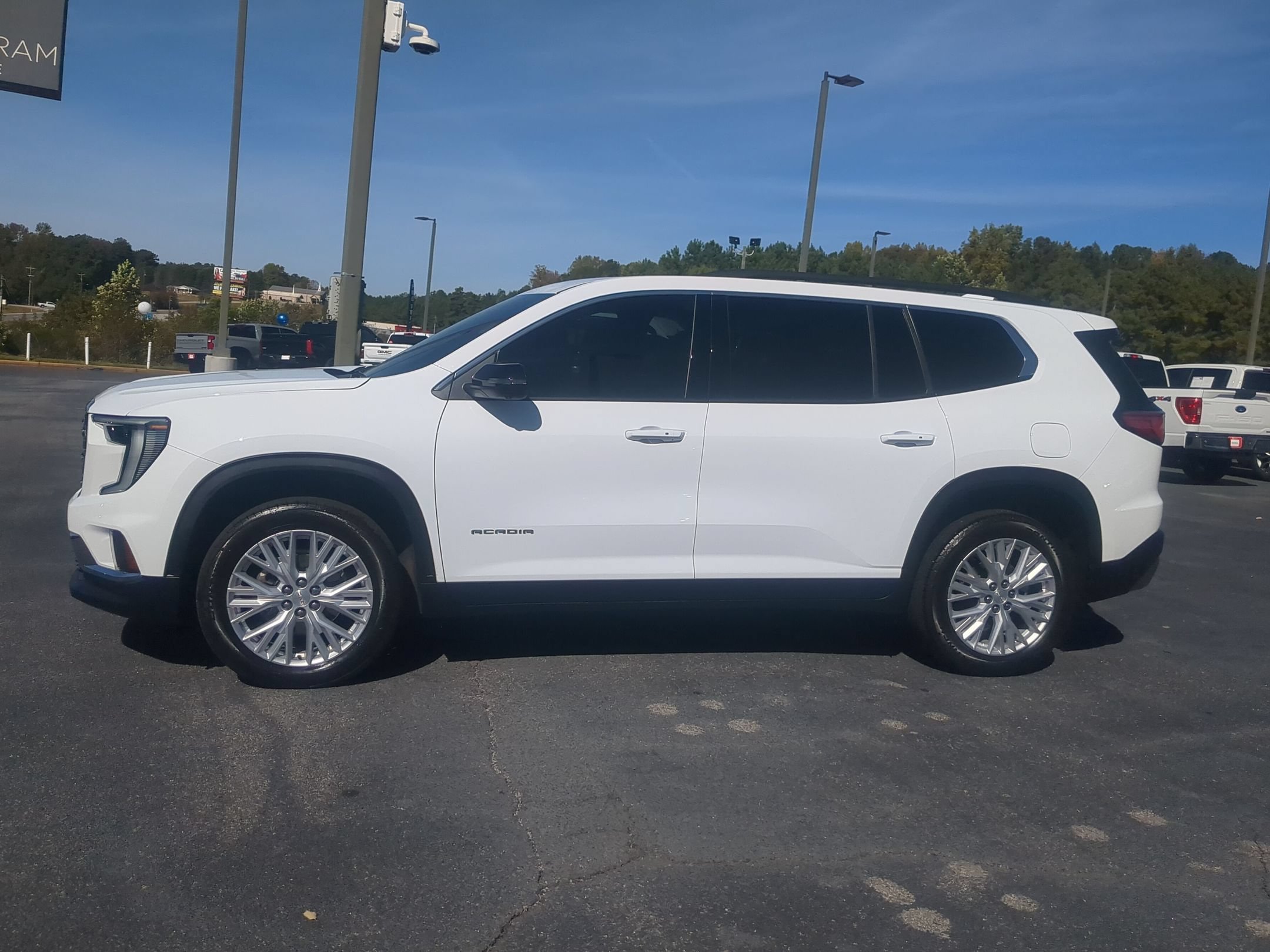 Used 2025 GMC Acadia Elevation w/ Elevation Premium Package FWD image 8
