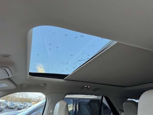 Used 2022 Ford Explorer XLT w/ Equipment Group 202A image 13