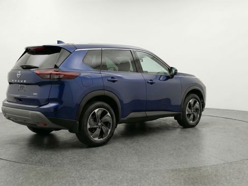 Used 2025 Nissan Rogue SV FWD image 9