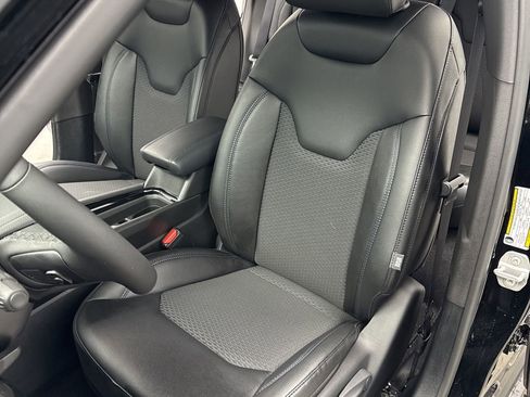 New 2026 Jeep Compass Latitude image 11