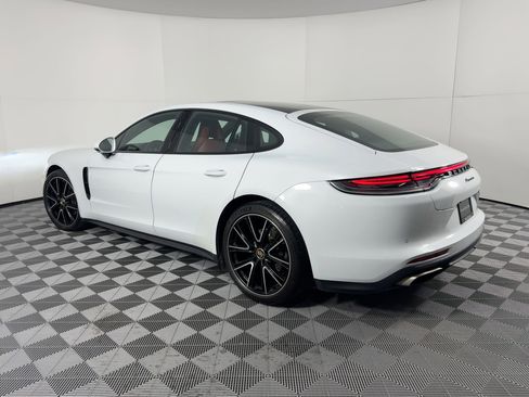 Certified 2022 Porsche Panamera image 3