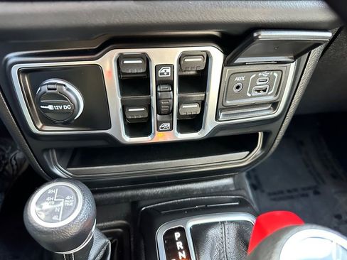 Used 2025 Jeep Wrangler Unlimited Sahara image 21