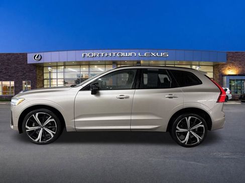 Used 2025 Volvo XC60 B5 Ultra AWD/4WD image 2