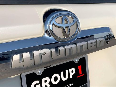 Used 2015 Toyota 4Runner Limited AWD/4WD image 31