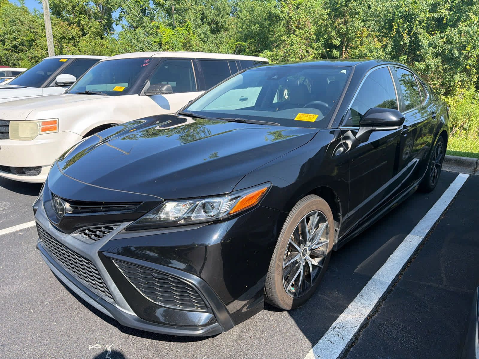 Used 2023 Toyota Camry SE FWD image 1