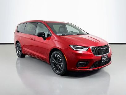 New 2026 Chrysler Pacifica Select