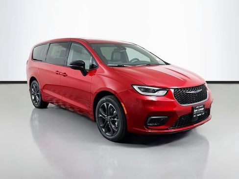 New 2026 Chrysler Pacifica Select image 1
