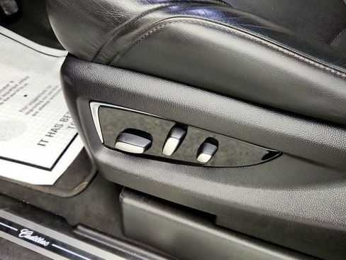 Used 2019 Cadillac Escalade Luxury AWD/4WD image 12