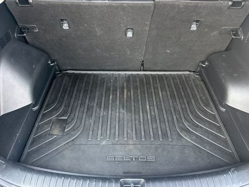 Used 2021 Kia Seltos EX AWD/4WD image 16