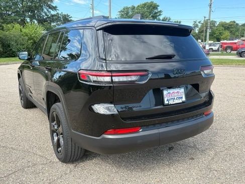 Used 2023 Jeep Grand Cherokee L Laredo AWD/4WD image 3