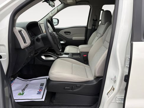 Used 2025 Nissan Frontier SV RWD image 19