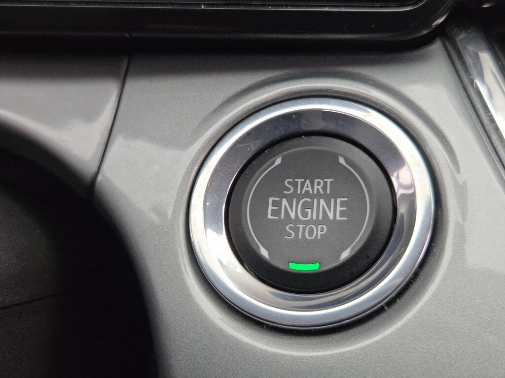 Used 2025 Chevrolet Trax LT FWD image 31