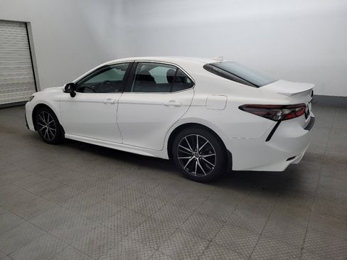 Used 2023 Toyota Camry SE image 3