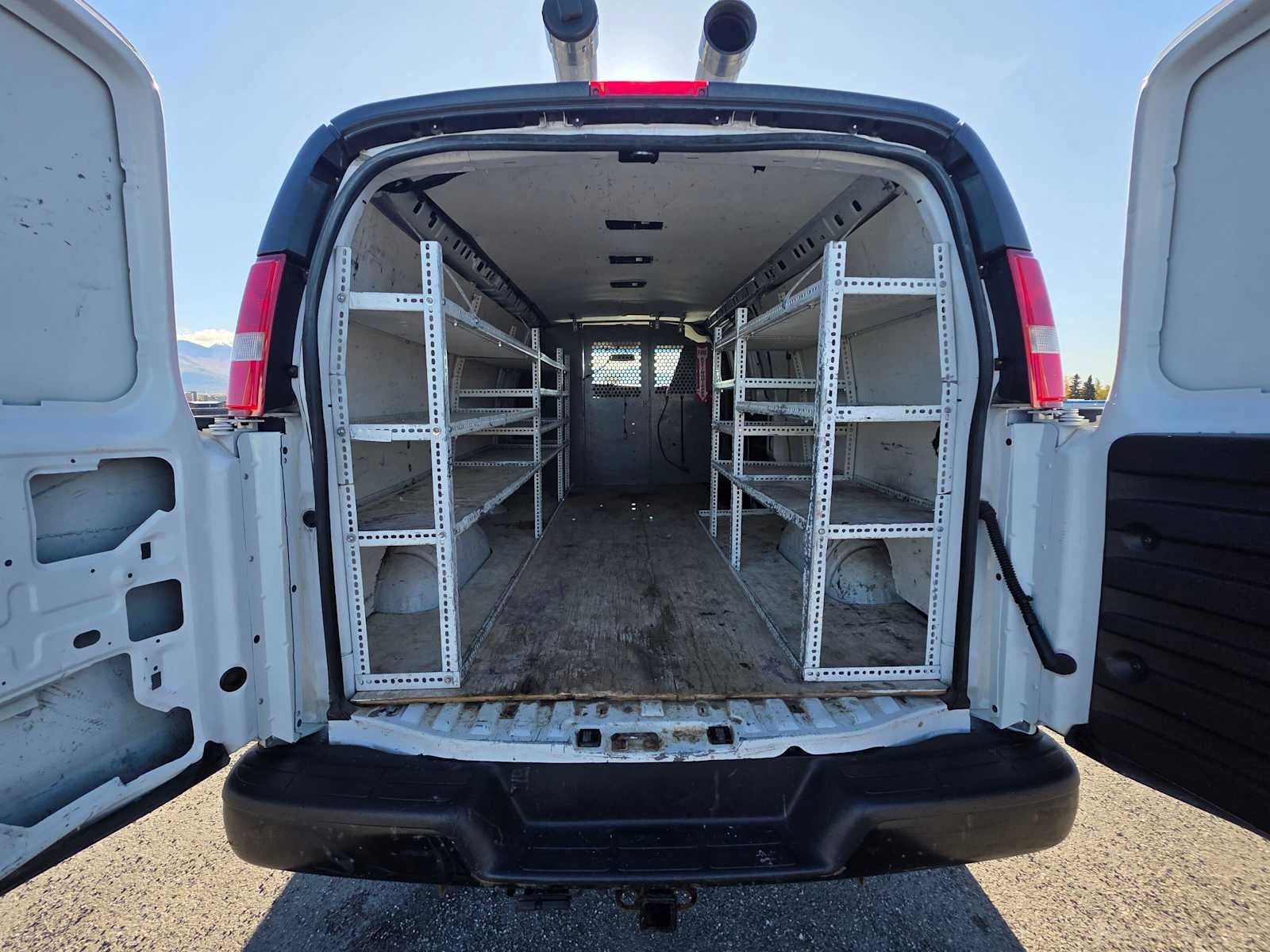 Used 2017 Chevrolet Express 3500 Extended RWD image 16
