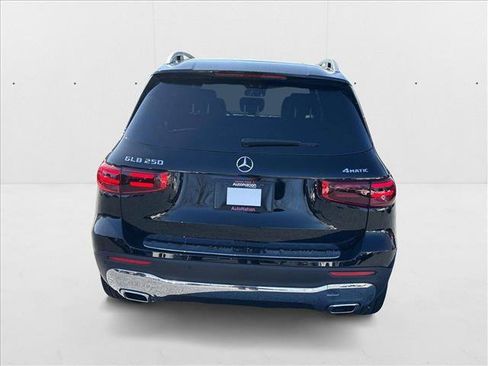 New 2025 Mercedes-Benz GLB 250 4MATIC image 9
