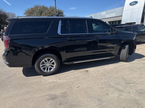 Used 2026 Chevrolet Suburban LT image 18
