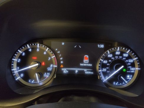 Used 2022 Toyota Highlander XLE FWD image 23