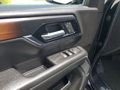 Used 2025 GMC Yukon Denali AWD/4WD image 21