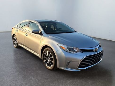 Used 2018 Toyota Avalon XLE FWD image 7