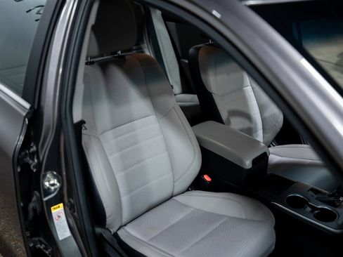 Used 2017 Toyota Camry SE image 30