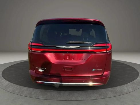 Used 2022 Chrysler Pacifica Touring-L FWD image 5
