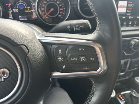 Used 2020 Jeep Gladiator Overland AWD/4WD image 22