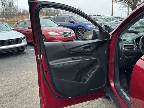 Used 2018 Chevrolet Equinox Premier image 11