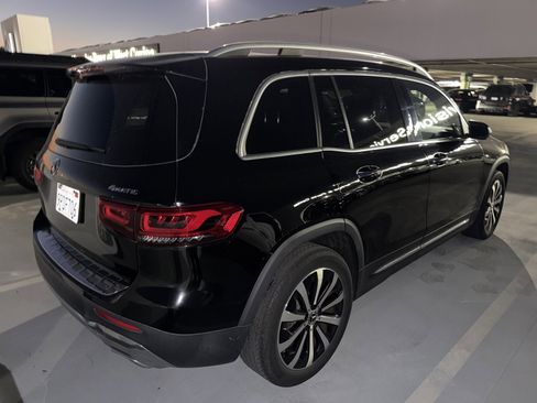 Used 2022 Mercedes-Benz GLB 250 4MATIC image 2