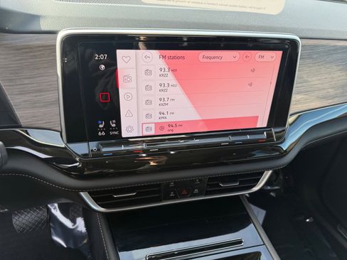 Certified 2025 Volkswagen Atlas SEL image 12