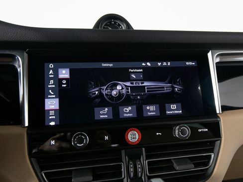 New 2026 Porsche Macan image 24