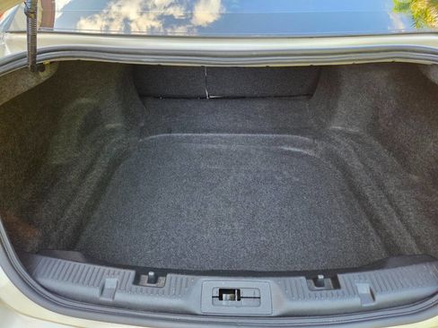 Used 2018 Ford Taurus SE FWD image 15