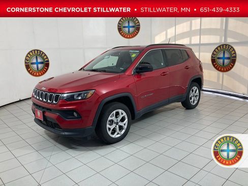 Used 2025 Jeep Compass Latitude w/ Sun & Sound Group image 1