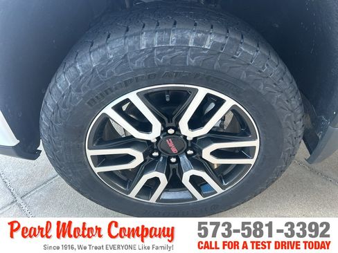 Certified 2024 GMC Sierra 1500 AT4 w/ Technology Package AWD/4WD image 9