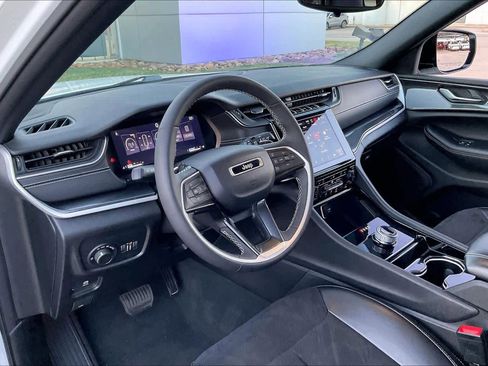 Used 2023 Jeep Grand Cherokee L Altitude image 16