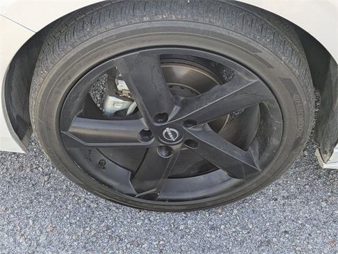 Used 2025 Nissan Sentra SR w/ SR Premium Package image 9