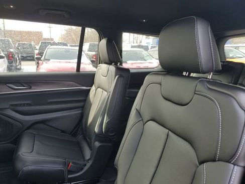 New 2025 Jeep Grand Cherokee L Limited image 15