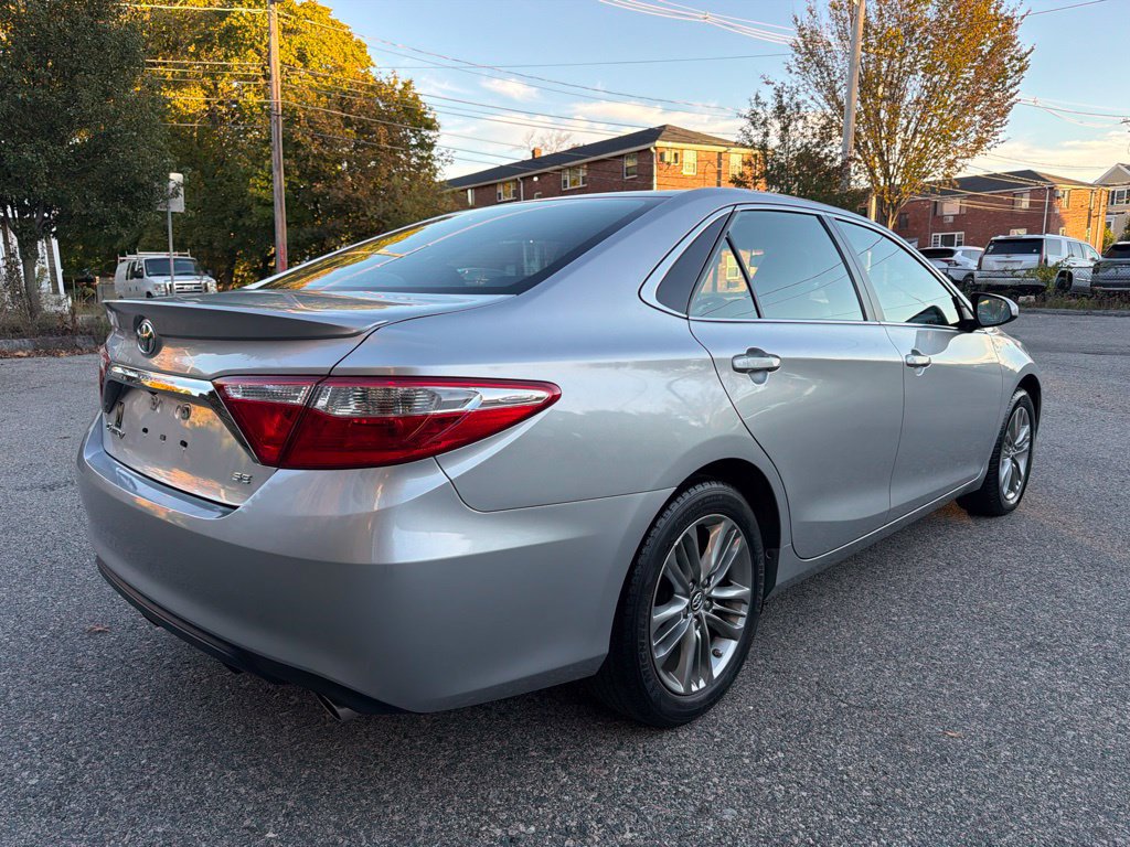 Used 2017 Toyota Camry SE w/ Moonroof Package FWD image 7