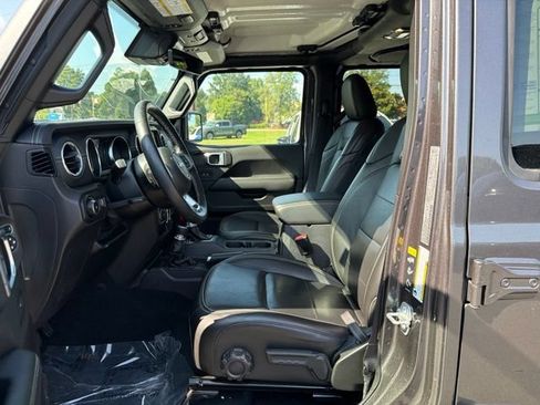 Used 2022 Jeep Wrangler Unlimited Sahara w/ LED Lighting Group AWD/4WD image 14