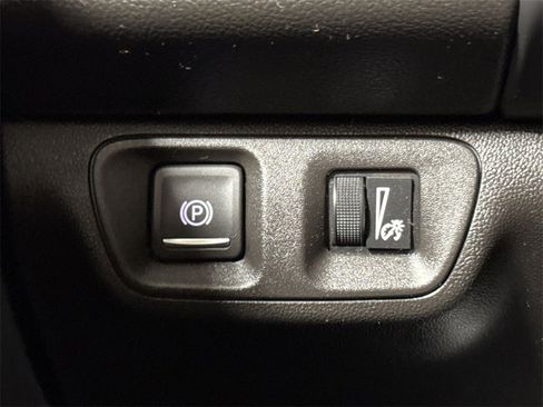 Used 2023 GMC Acadia SLT image 18