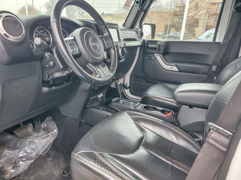 Used 2017 Jeep Wrangler Unlimited Sahara w/ Connectivity Group image 10