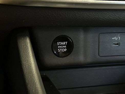 Used 2024 Nissan Rogue SV AWD/4WD image 23