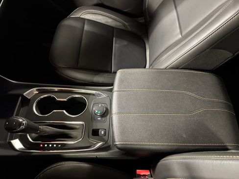 Used 2020 Chevrolet Traverse LT w/ LPO, Floor Liner Package FWD image 27