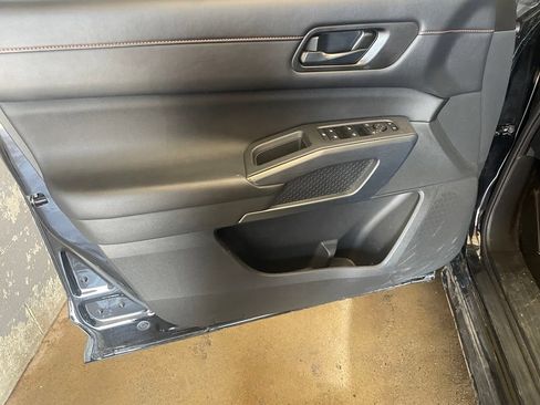 Certified 2025 Nissan Pathfinder Rock Creek AWD/4WD image 9