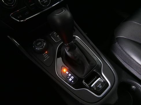 Used 2022 Jeep Cherokee Limited AWD/4WD image 29