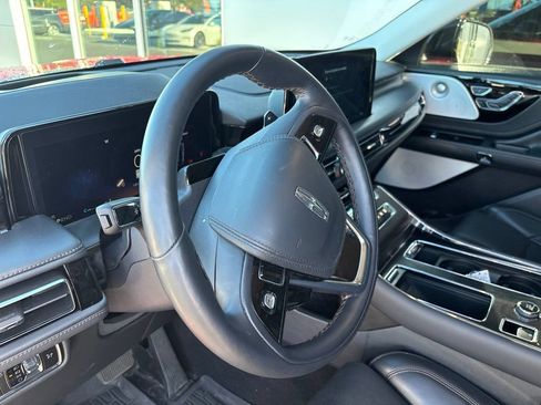 Used 2025 Lincoln Aviator Reserve w/ Equipment Group 201A AWD/4WD image 8