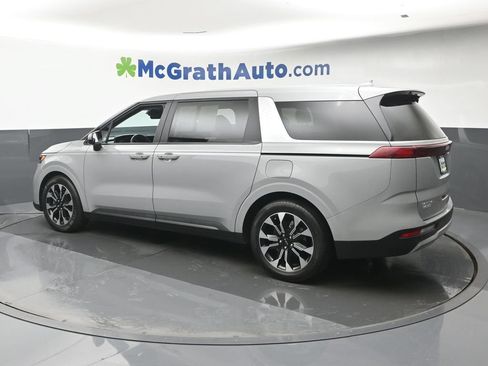 Used 2024 Kia Carnival EX FWD image 25