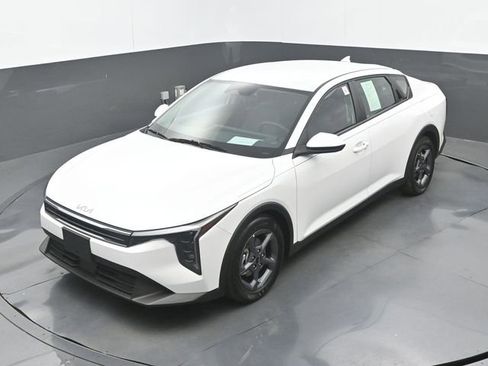 Used 2025 Kia K4 FWD image 31