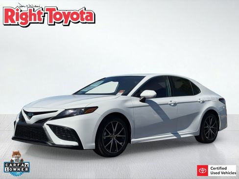 Used 2022 Toyota Camry SE w/ Carpet Mat Package (TMS) image 1