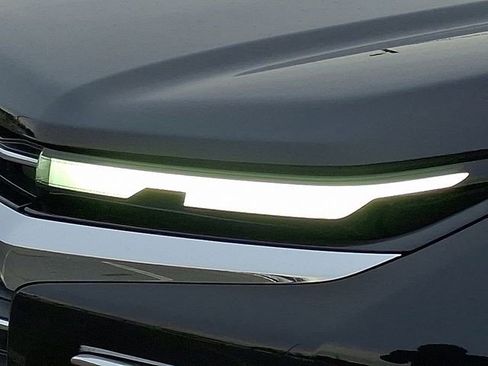 Certified 2025 Chevrolet Traverse LT image 30